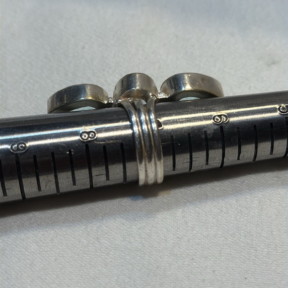 Sterling Silver Ring with Light Aqua Blue Gemstones - Picture 5 of 6